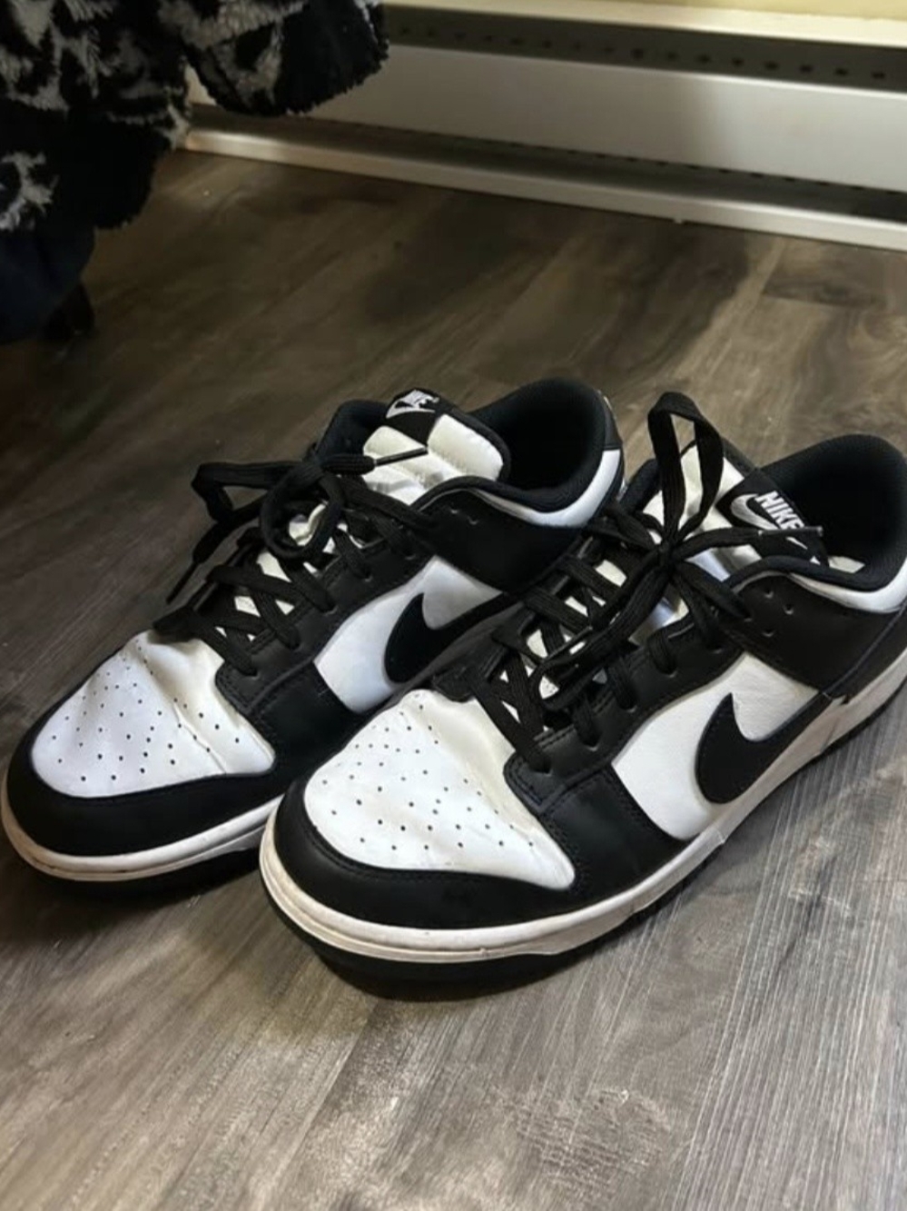 Nike Black and White Men’s Low-Top Sneakers